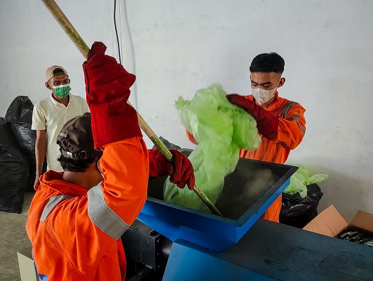 Dukung Program Bobbi Nasution, Kecamatan Medan Belawan dan Warga Berinovasi Mendaur Ulang Sampah Plastik 