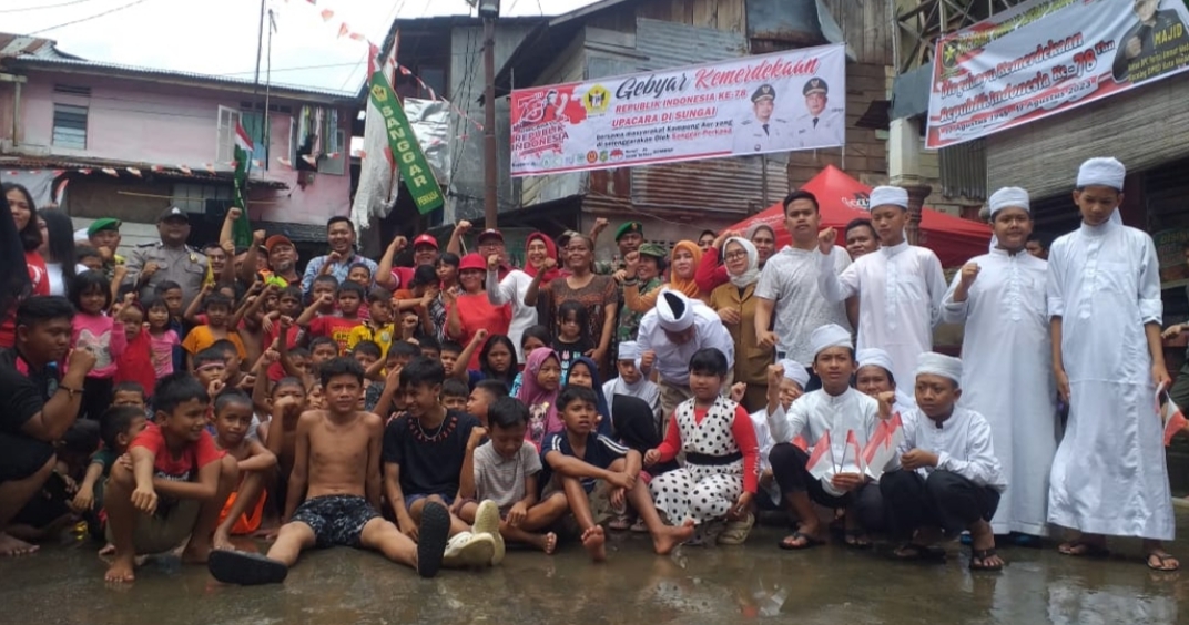 Semangat Kemerdekaan, Sanggar Perkasa Gelar Upacara Bendera bersama Warga Aur Pasca Banjir