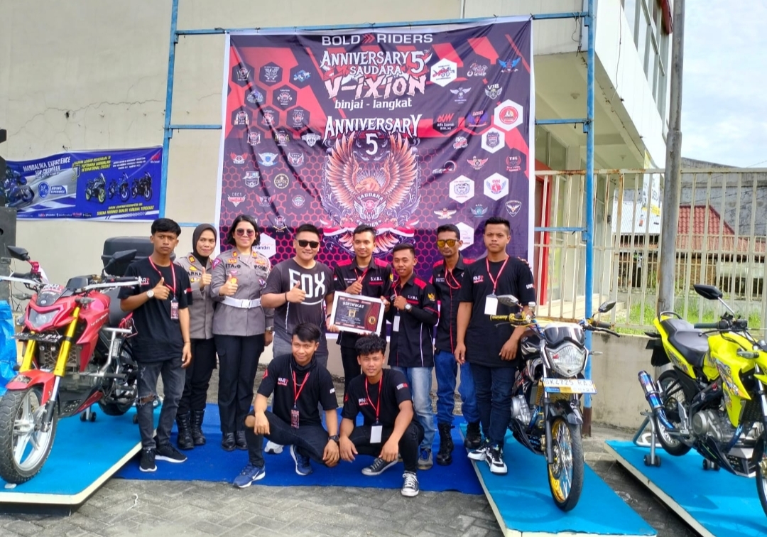 Kapolres Binjai Terima Plakat Penghargaan Dari Komunitas Bikers Mitra Polri.