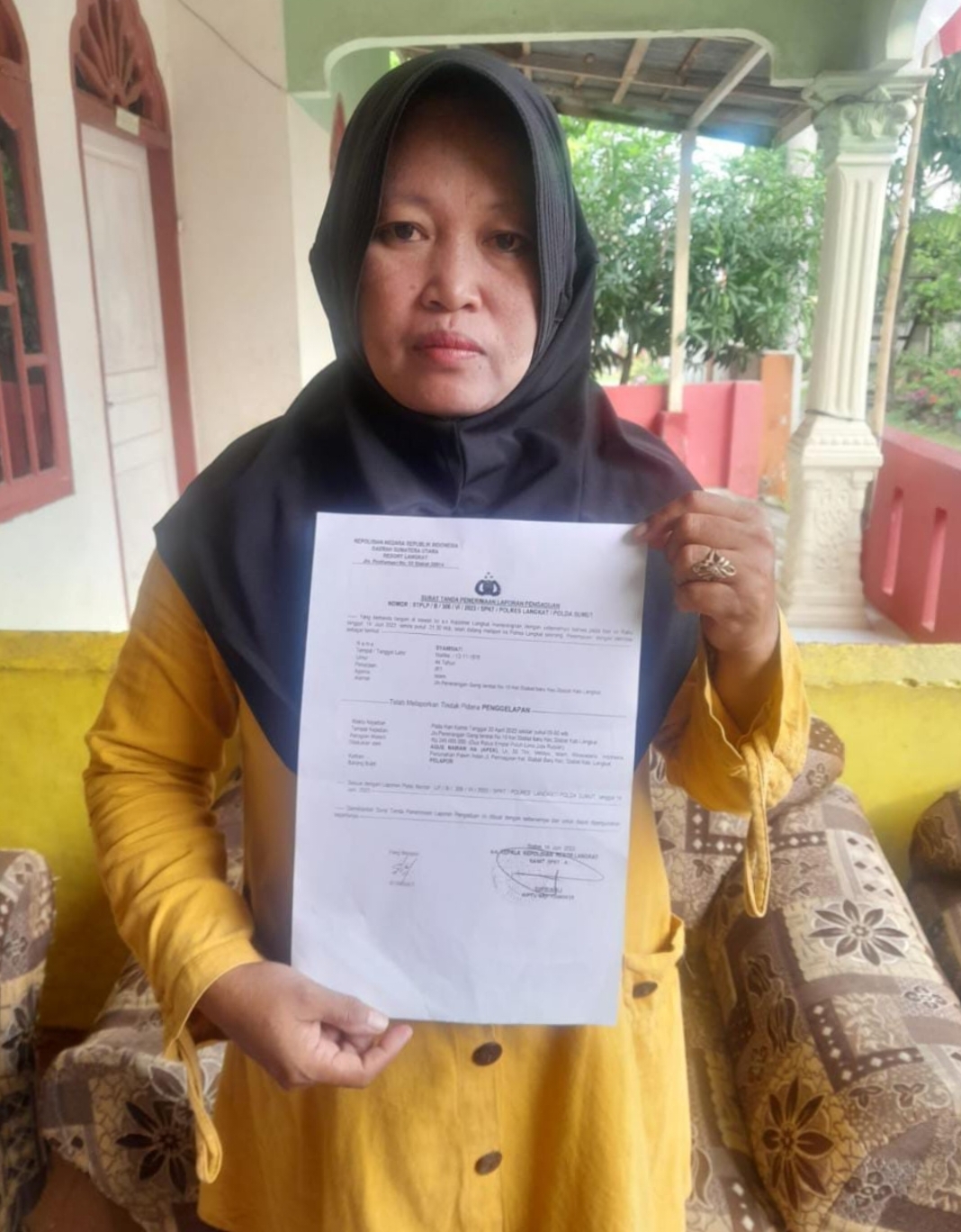 Dua Bulan Laporan Mengendap di Polres, Ibu Rumah Tangga Minta Polres Langkat Segera Tangkap Pelaku