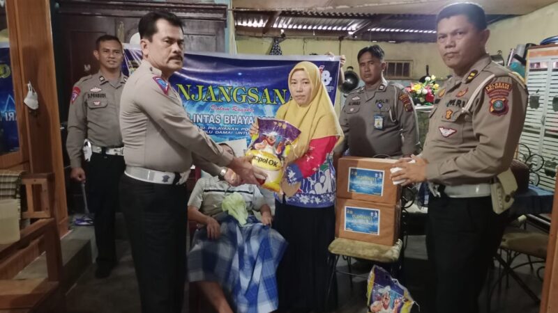 Sambut HUT Lantas Bhayangkara ke-68, Sat Lantas Polresta Deli Serdang Gelar Anjangsana ke rumah Anggota Polri yang sakit menahun