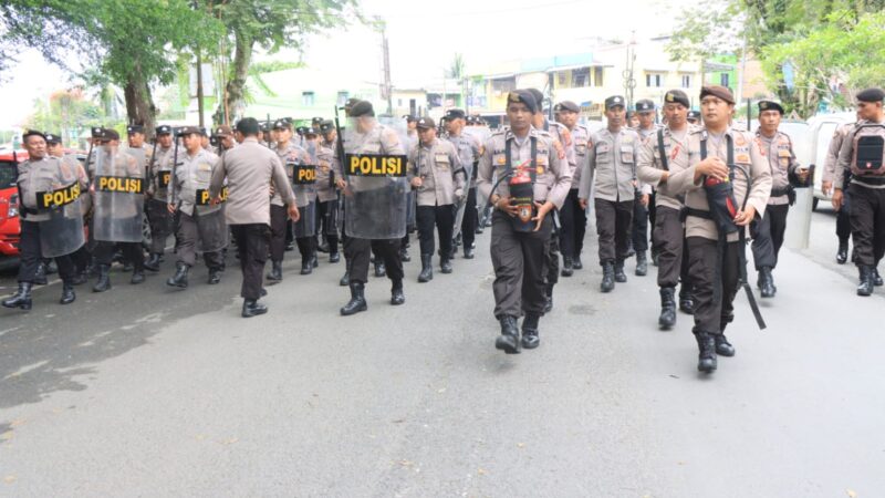 Polres Binjai Melaksanakan Kegiatan Pengamanan Pengadilan Masa Di Depan kantor KPU Kota Binjai