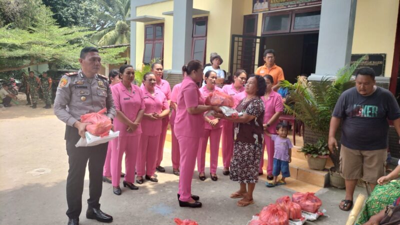 Polsek Mardingding Berikan Bantuan Korban Kebakaran Lau Baleng