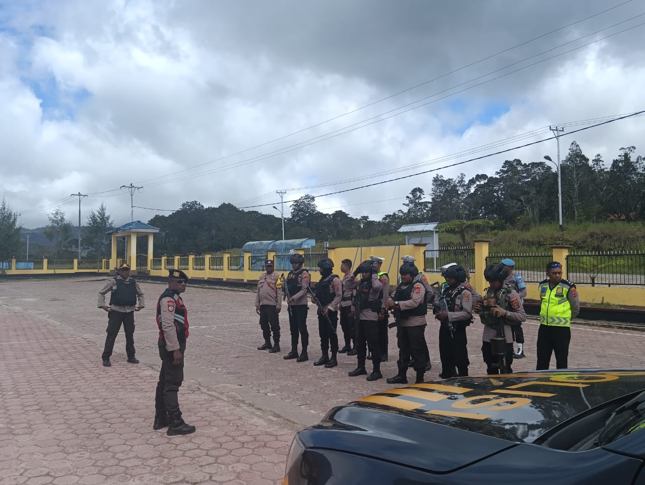 Polres Deiyai Melaksanakan Patroli Harkamtibmas Menjelang Pemilu Bertempat Di Kabupaten Deiyai Provinsi Papua Tengah 