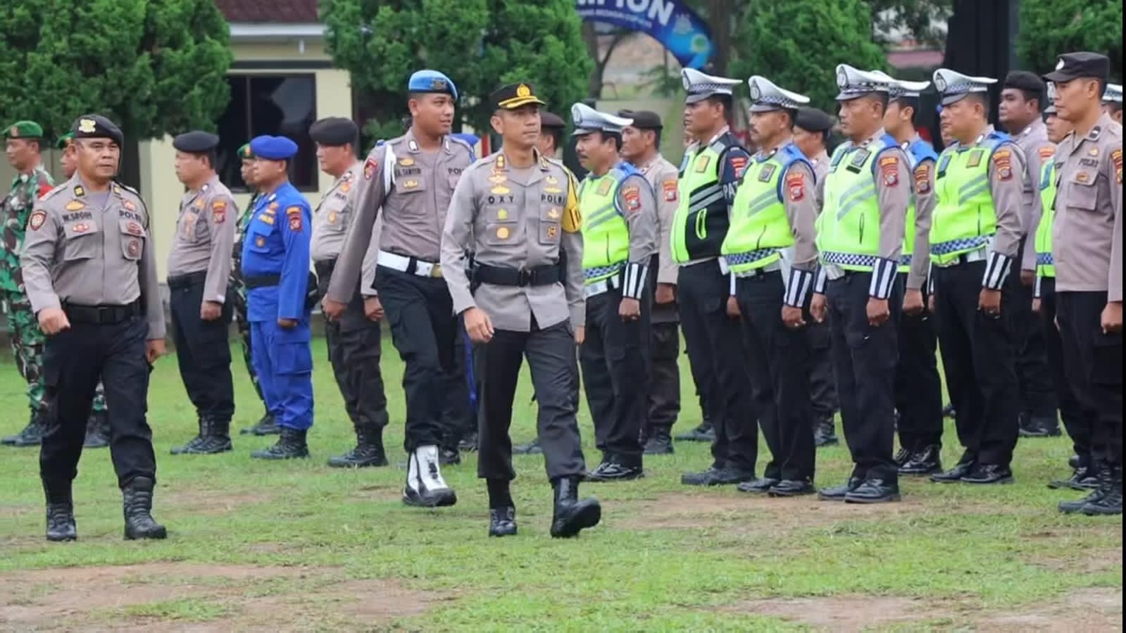 Kapolres Serdang Bedagai (Sergai) AKBP Oxy Yudha Pratesta, S.Ik memimpin Apel Gelar Pasukan Operasi Kepolisian Terpusat Mantab Brata Toba 2023 – 2024 di Lapangan Polres Serdang Bedagai