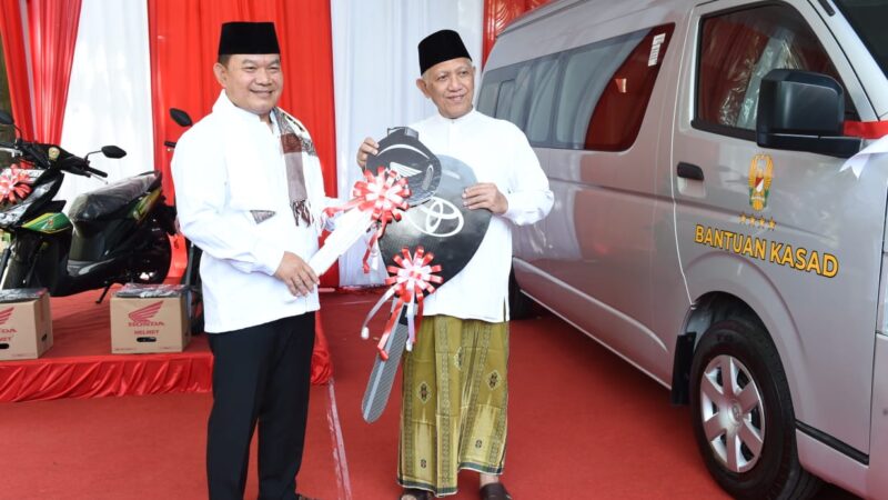 Peduli Pendidikan Santri, Kasad Bantu Kendaraan Operasional 2 Ponpes di Jawa Timur
