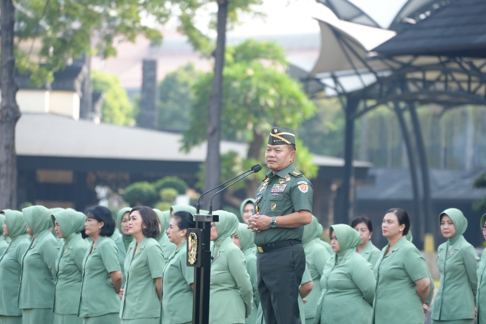 Pamitan Jenderal Dudung Abdurachman Pimpin Apel Bersama Warga Mabesad