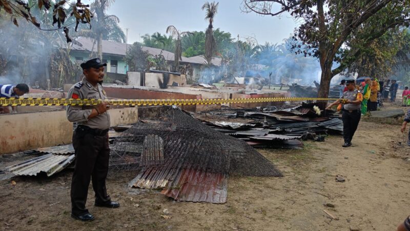 Kebakaran Rumah Dinas milik PT RGM(Raja Garuda Mas)!sebanyak 10 Pintu