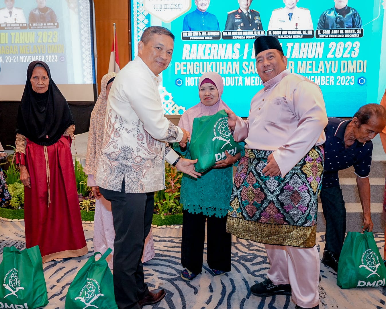 Kapolda Sumut Terima Gelar Kehormatan Tun Perak Dunia Melayu Dunia Islam