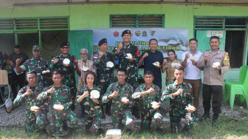 Panen Raya, Mako Satgas Pamtas Yonkav 6/Naga Karimata Undang Masyarakat Untuk Panen Hasil Produksi Jamur Tiram 