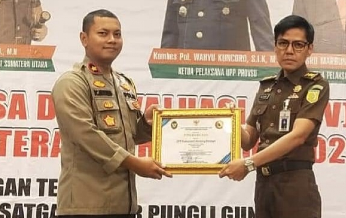 Wakapolres (Sergai) Kompol Damos C Aritonang Menerima penghargaan juara kedua dari UPP Provinsi Sumatera Utara (Sumut)