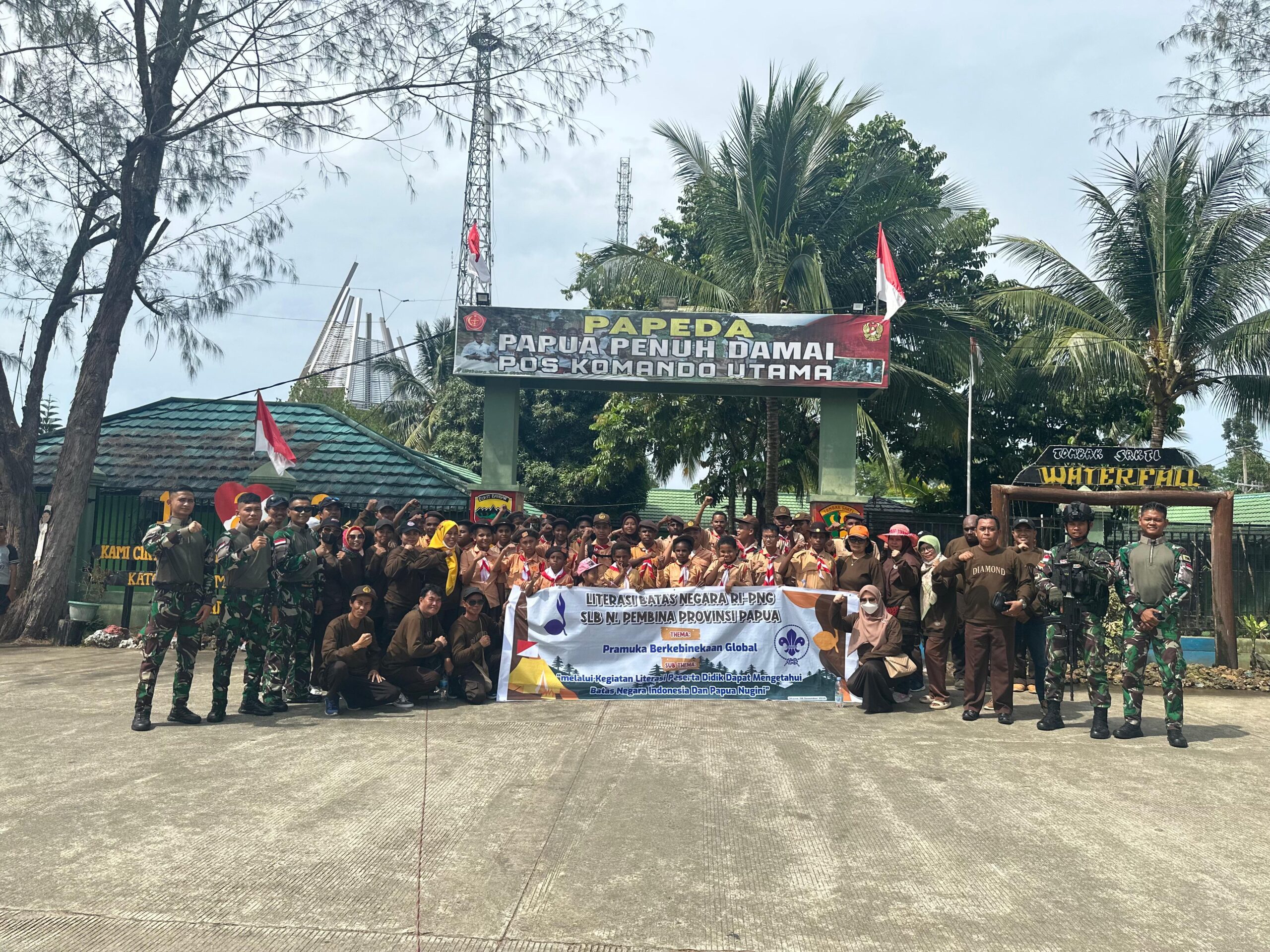 Semangat Siswa-siswi SLB Negeri Pembina Berkunjung Ke PLBN Skouw Untuk Menambah Wawasan Kebangsaan
