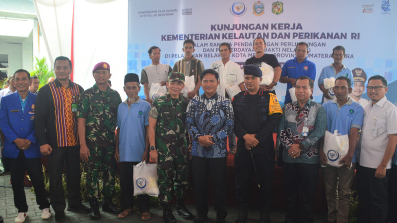 Hadiri Kegiatan Bakti Nelayan 2023 di Belawan, Pangdam I/BB Ikut Bagikan 1.000 Paket Sembako 