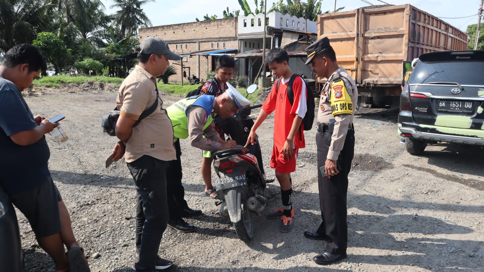 Kepolisian Sektor Firdaus meningkatkan razia / patroli dalam upaya menjaga keamanan dan ketertiban selama Operasi Lilin Toba Tahun 2023