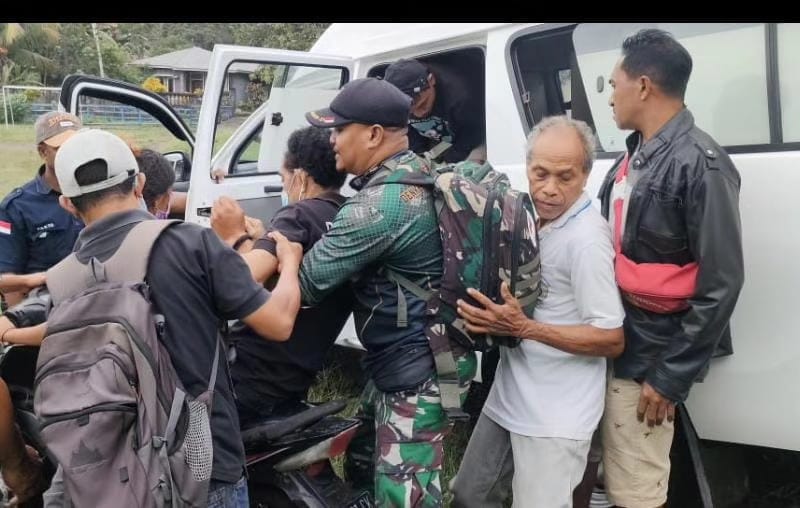 Kapuspen TNI: TNI Dirikan Tenda Kesehatan dan Dapur Umum Bantu Korban Erupsi Gunung Lewotobi NTT
