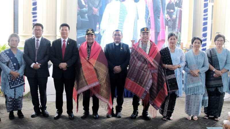 Pj Gubernur Sumut Hadiri Ibadah Syukuran Awal Tahun HKBPAjak Sukseskan Pemilu 2024*