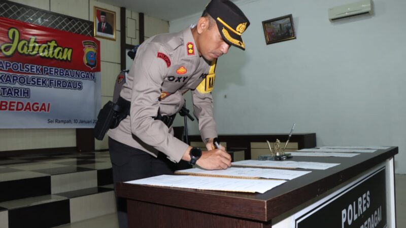 Kapolres Sergai AKBP OXY YUDHA PRATESTA S.I.K. Pimpin Upacara Serah Terima Jabatan Kasat Binmas, Kasat Narkoba, Kapolsek Firdaus, Kapolsek Teluk Mengkudu, Kapolsek Perbaungan Dan Kapolsek Kotarih Polres Serdang Bedagai Bertempat Di Aula Patria Tama