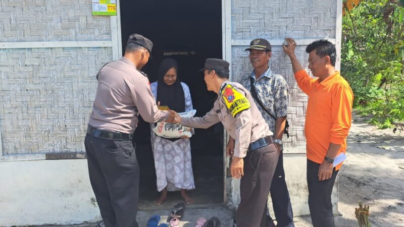 Jum’at Barokah, Polsek Teluk Mengkudu Membantu Warga Kurang Mampu