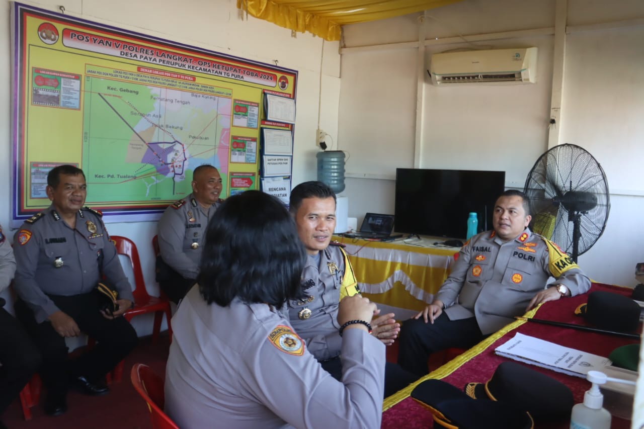 Pastikan Berjalan Baik, Kapolres Langkat Tinjau Kembali Pos pelayanan Operasi Ketupat Toba 2024.
