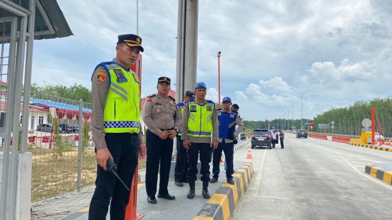 Wakapolres Langkat Cek langsung keluar Pintu Tol Tanjungpura Sambut Arus Mudik