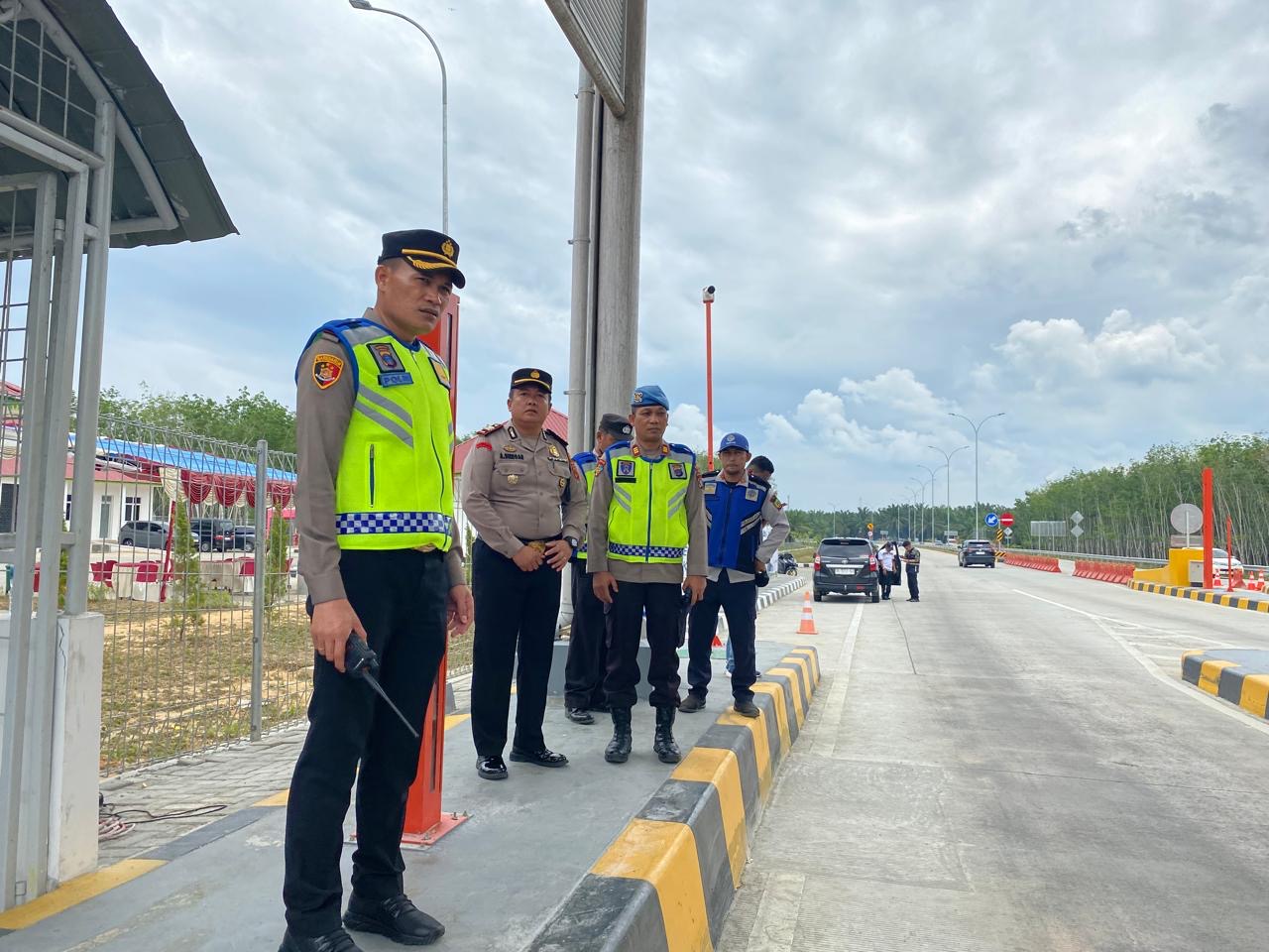 Wakapolres Langkat Cek langsung keluar Pintu Tol Tanjungpura Sambut Arus Mudik