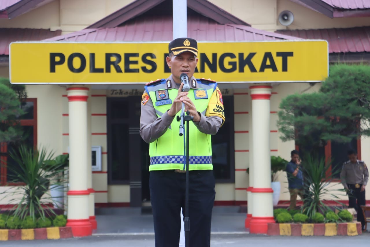 Wakapolres Langkat Pimpin Apel Pengamanan Malam Takbiran 1445 H / 2024 M.