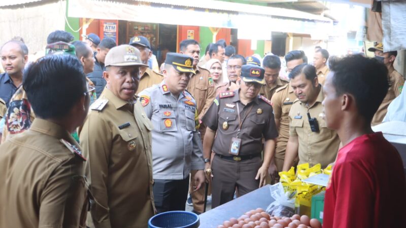 Kapolres-Forkopimda Kabupaten langkat Cek Bahan Pokok di Pasar-Gudang Bulog. 