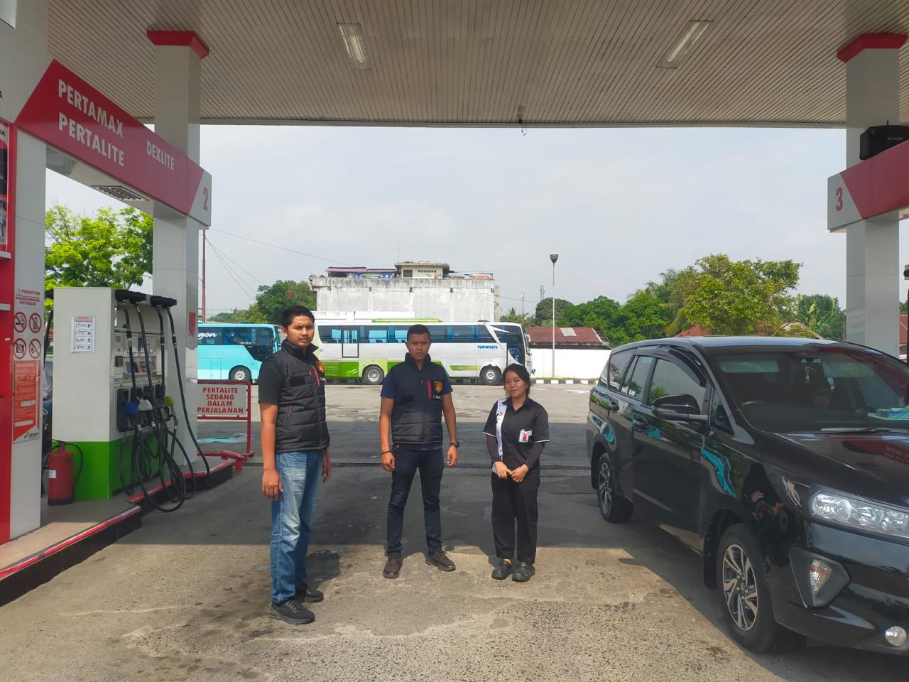 Unit Ekonomi Sat Reskrim Polres Langkat Cek dan monitor Di SPBU Untuk Antisipasi Kecurangan Pengisian BBM Jelang Lebaran.