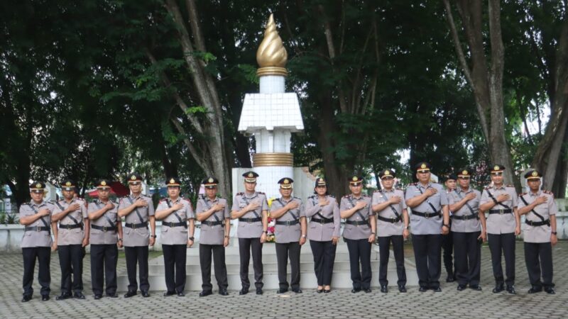 Sambut Hari Bhayangkara Ke-78 Wakapolres Langkat Pimpin Upacara Ziarah Makam Pahlawan