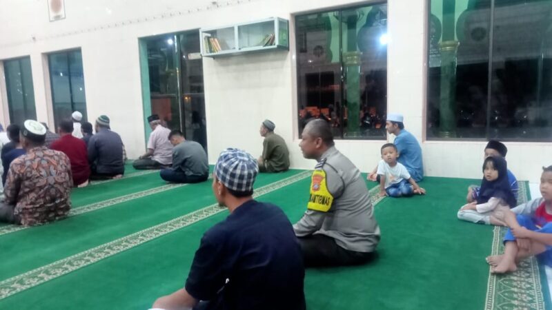 Laksanakan Sholat Subuh Berjamaah, Personil Polresta Deli Serdang Turut Sampaikan Himbauan Kamtibmas