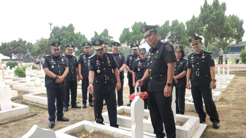 Sukseskan Hari Pengayoman Ke-79, Lapas – Dharma Wanita Tebing Tinggi Laksanakan Ziarah & Tabur Bunga di TMP