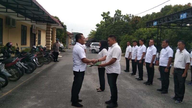 Kasat Res Sergai Memberikan Penghargaan Kepeda Personil Menyelesaikan Berkas sebelum 20 Hari