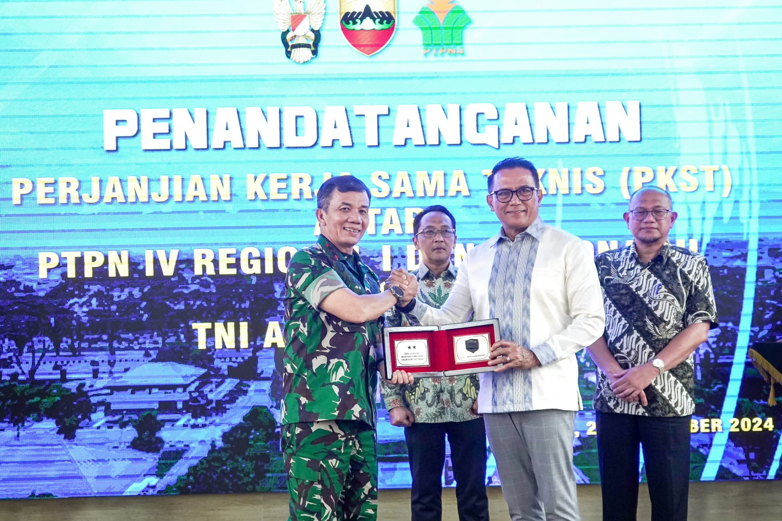 Penandatangan Perjanjian Kerja Sama Teknis (PKST)antara PT Perkebunan Nusantara IV Regional 1 dan 2 dengan TNI AD Kodam Bukit Barisan