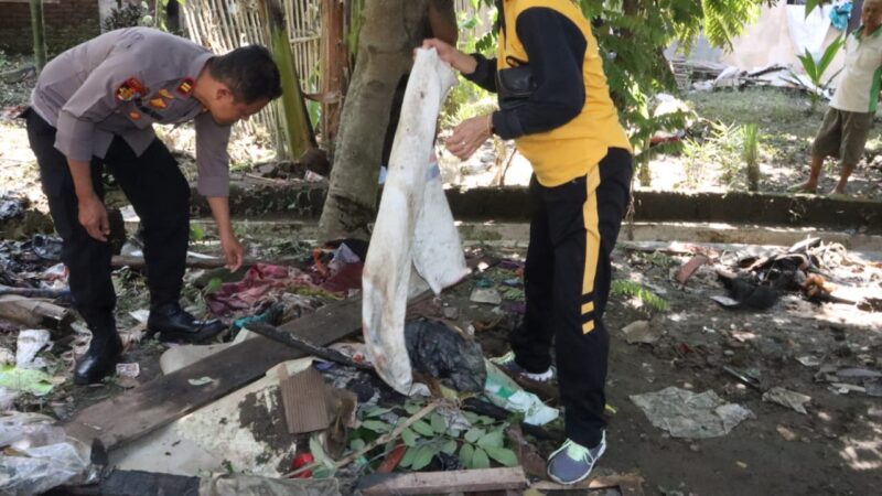 Personel Polres Binjai dan Jajaran Gotong Royong bersihkan sampah akibat Banjir