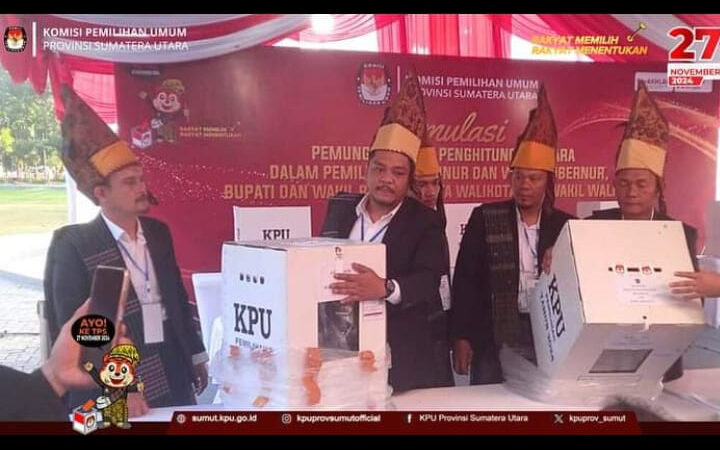 KPU SUMUT Gelar Simulasi Pemungutan & Perhitungan Suara Pilkada Tahun 2024 di Lapangan  Haji Adam Malik