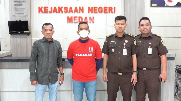 Mantan Kasat Narkoba Polres Deliserdang Achirudin Hasibuan Dijebloskan Ke Rutan Tanjung Gusta kasus penyalahgunaan BBM Subsidi.