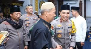 kapolsek Medan Baru Kompol Yayang Damping Wakapolda Brigjen Pol Rony Melaksanakan Sholat Subuh AL KHAIRIYAH Camat Medan Petisah