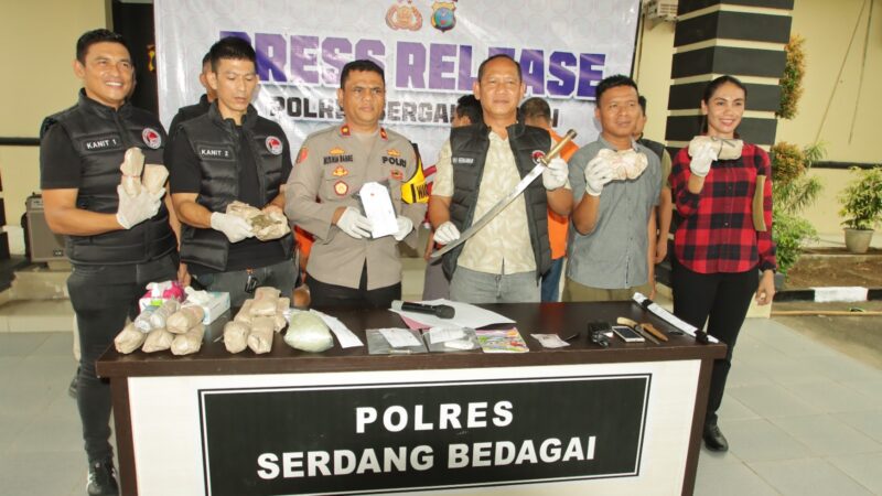 Sat Res Narkoba Polres Serdang Bedagai Pada Pengungkapan Tiga Kasus Narkotika