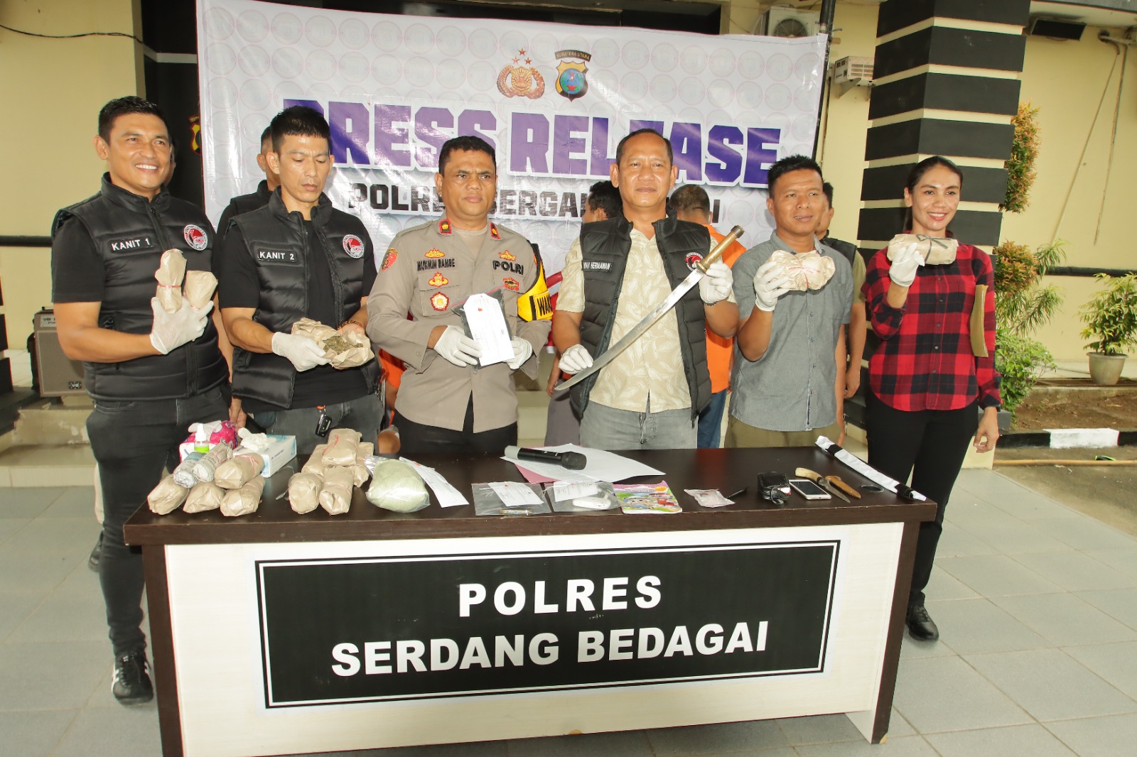 Sat Res Narkoba Polres Serdang Bedagai Pada Pengungkapan Tiga Kasus Narkotika