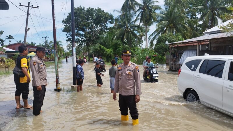 Polsek Tanjung Beringin Polres Sergai Meninjau Lokasi Banjir