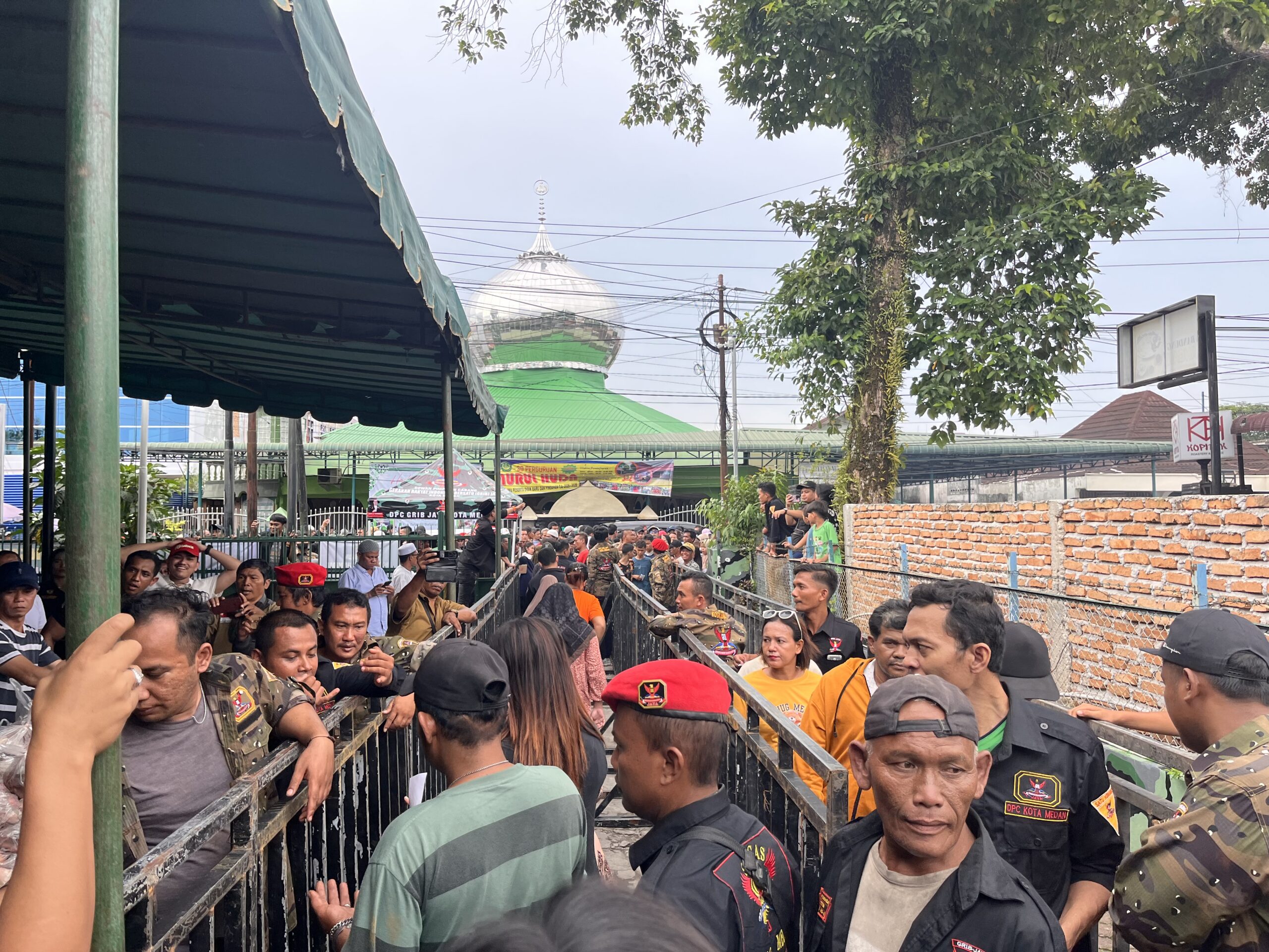 Tebar Berkah Idul Adha DPC GRIB Jaya Medan Kurbankan 19 Ekor Sapi “Penuh Masyarakat Menanti Daging Kurban