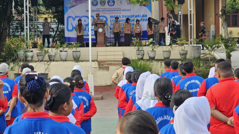 Kapolsek Medan Tuntungan  Police Go To School di Sekolah SMK GELORA JAYA NUSANTARA  MEDAN Kel.  Ladang Bambu Wilayah Hukum Polsek Medan Tuntungan
