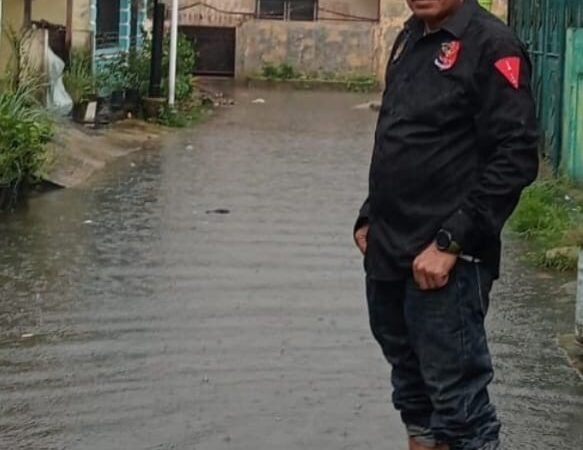 Feri Candra Gerak Cepat Lawan Banjir: Parit Harus Bersih Sebelum Air Naik!