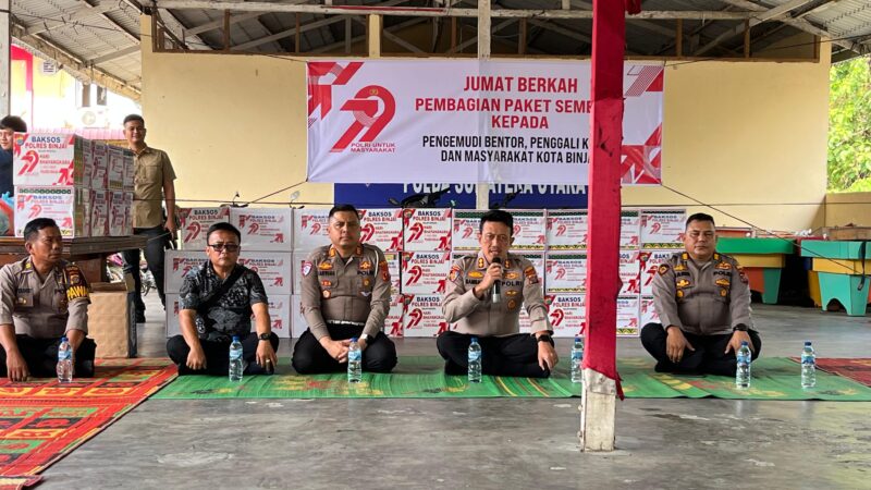 Hari Bhayangkara Ke-79, Kapolres Binjai Berikan Bingkisan Kepada Abang Becak, Tukang Gali Kubur dan Bilal Mayit