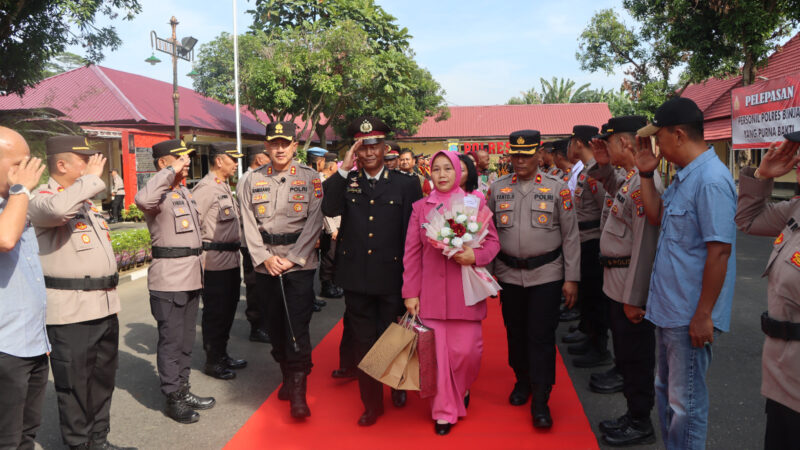 Polres Binjai Lepaskan Personil Yang Memasuki Masa Purna Bhakti Dengan Upacara Tradisi Kepolisian