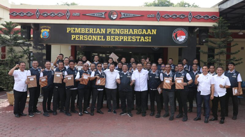 Ungkap Jaringan Internasional Hingga Pabrik Vaping Liquid Berbahaya, Personil Ditresnarkoba Diberi Penghargaan 