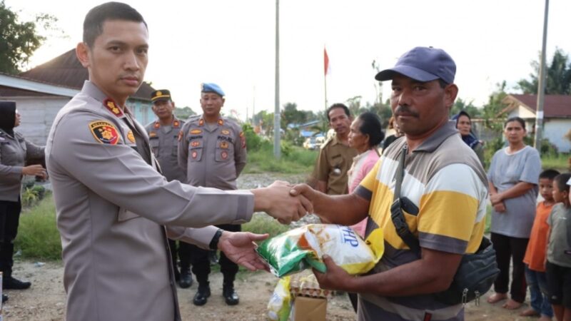 Kapolres Dairi AKBP O Siahaan Menyerahkan Bantuan Kepada Warga Terdampak Angin Puting Beliung
