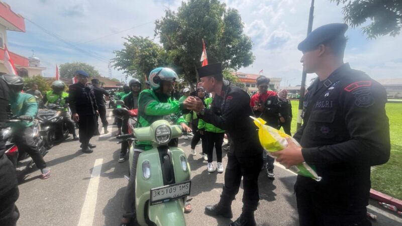 Kebersamaan Brimob dan Ojol di Sumut : Satukan Hati, Tebar Kepedulian