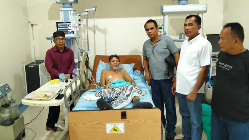 Anggota Dewan DPRI RI Melakukan kunjungan sosial Membesuk Dan Menjenguk Sakit