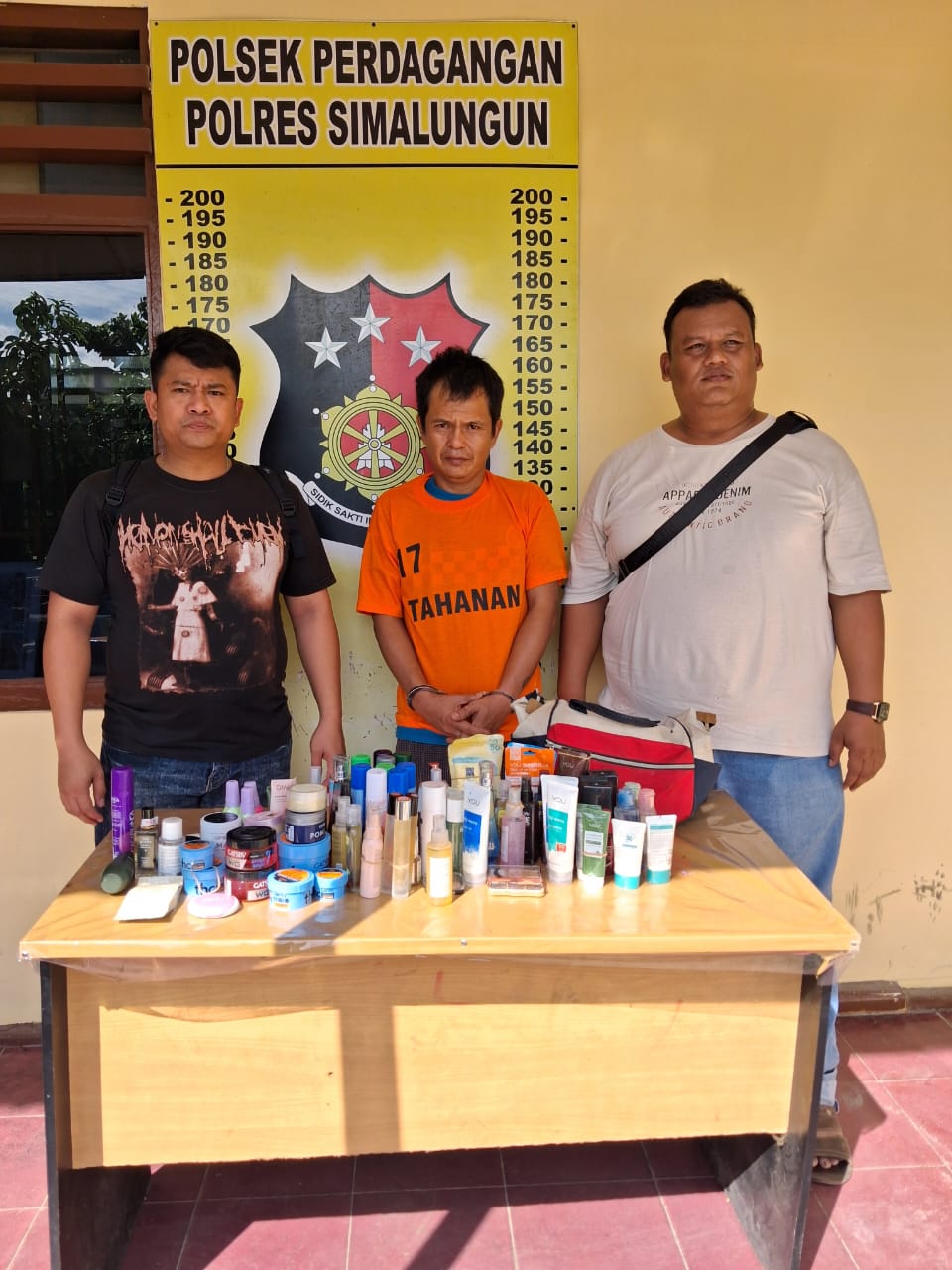 Gondol Barang Senilai Rp 84 Juta, Pencuri Toko Kosmetik Dibekuk Polisi”
